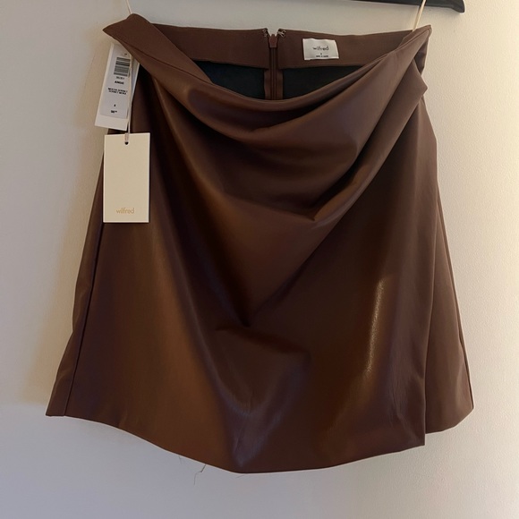 Aritzia Dresses & Skirts - Aritzia Angie Skirt size 8